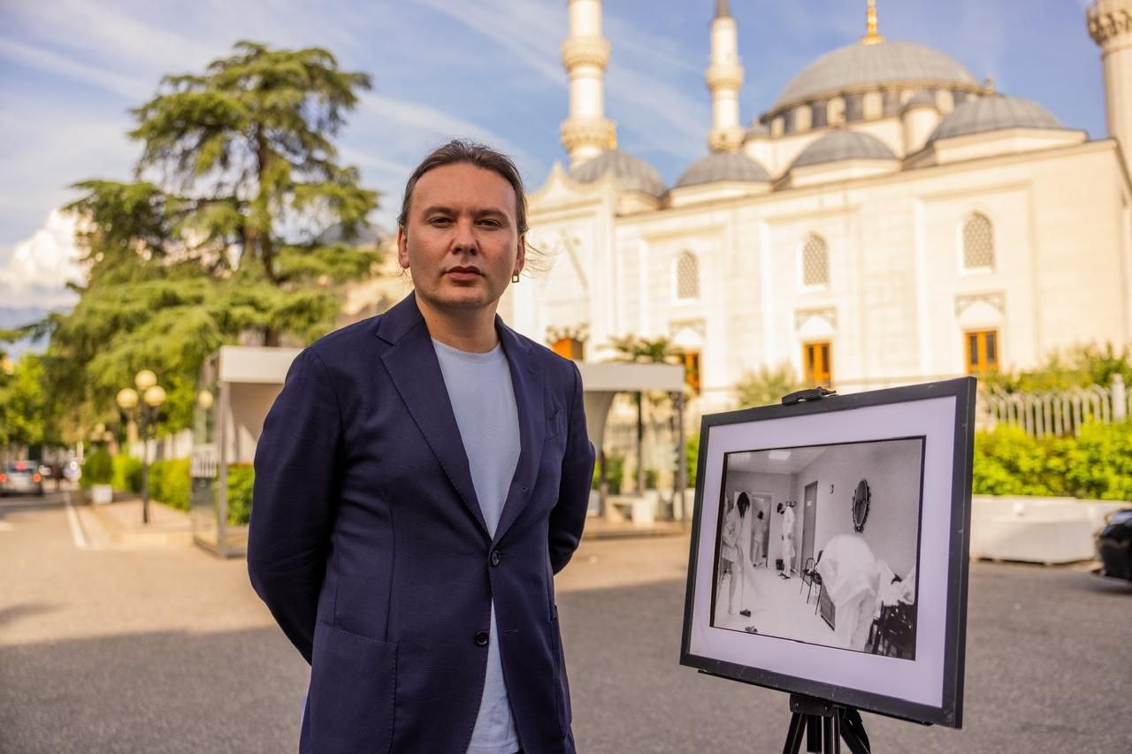 Oleksandr Tyshchenko with a photograph from the Chornobyl-focused Somnia Disaster exhibition